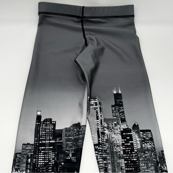 Terez Peloton Chicago Black and Gray w/Chicago Cityscape Leggings-Size S - Picture 6 of 11